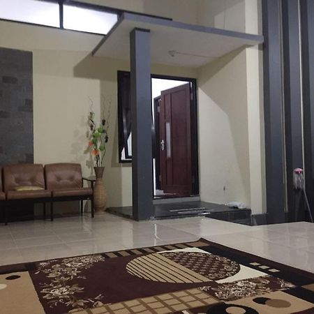 Green Homestay Malang Exterior photo