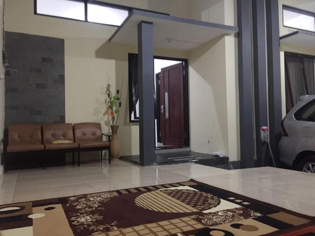 Green Homestay Malang Exterior photo