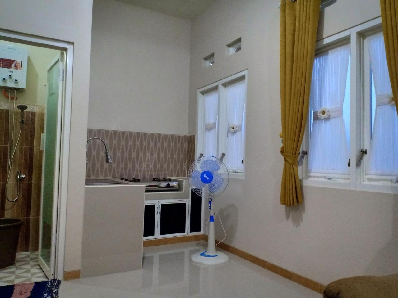 Green Homestay Malang Exterior photo