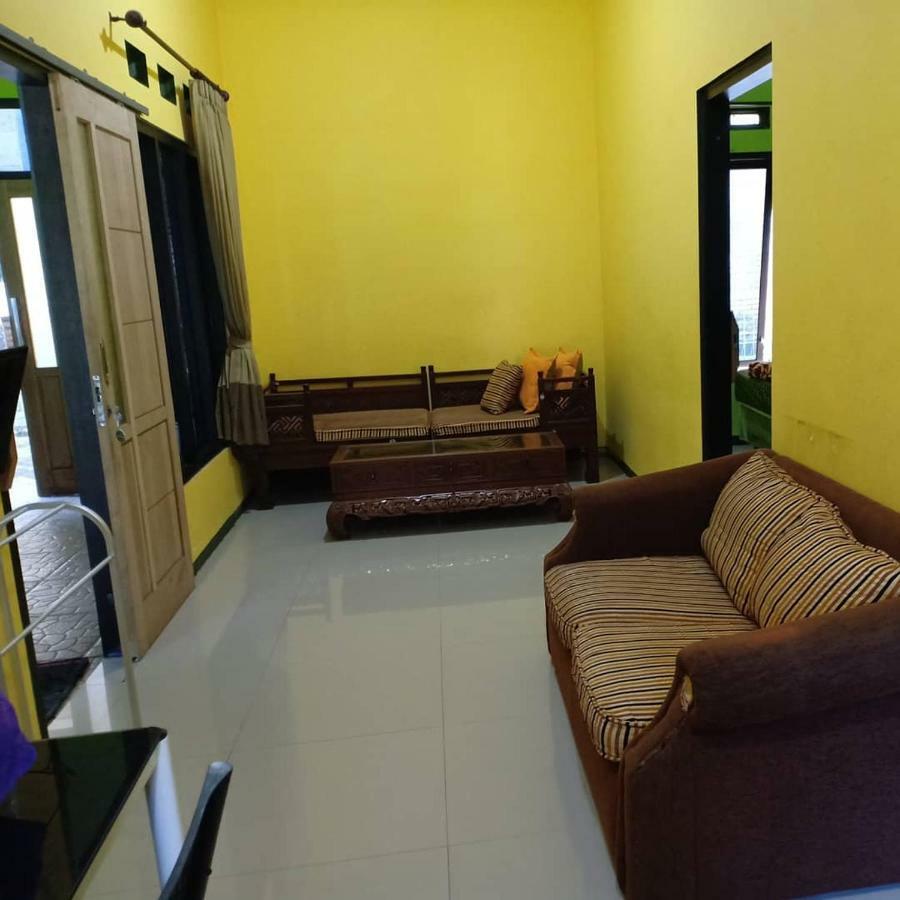 Green Homestay Malang Exterior photo